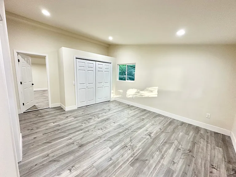 1103 N Maple St — Photo 21