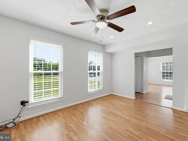 E Rosecroft Village Cir — Photo 11