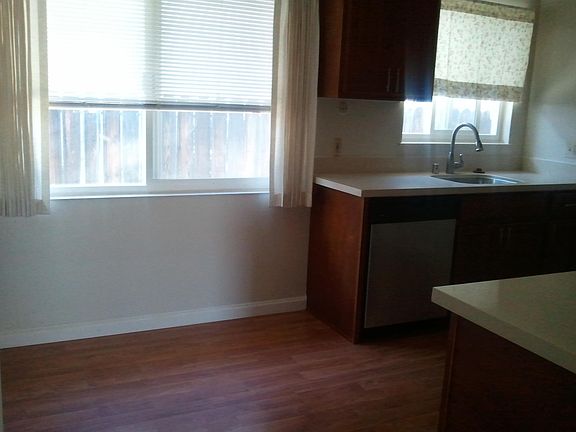2nd image of 1329 Park Dr #3