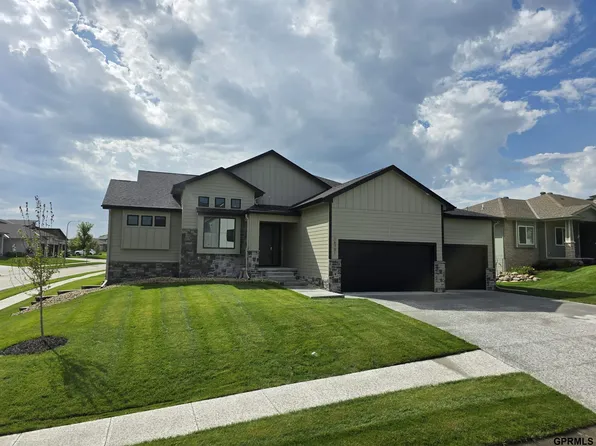 16701 Sheffield St, Bennington, NE 68007
