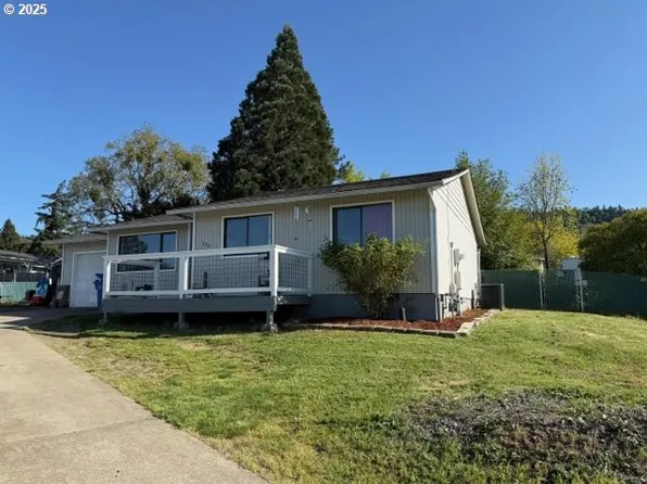 520 SE Dawna Ct, Winston, OR 97496
