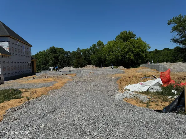 1826 Melton Meadows Dr, Maryville, TN 37803