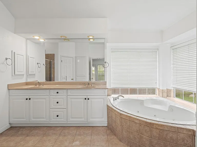 7902 Isaac Pryor Dr — Photo 19