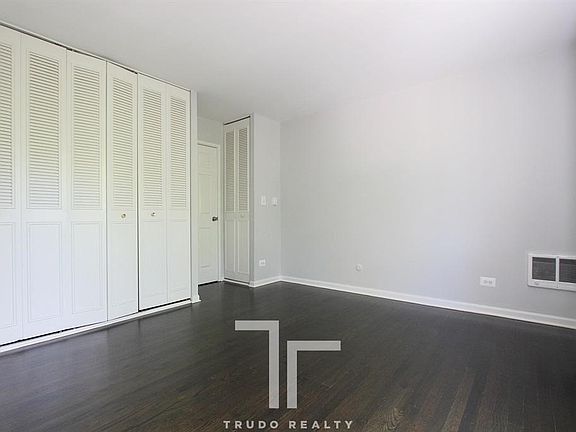 4th image of 7545 N Winchester Ave