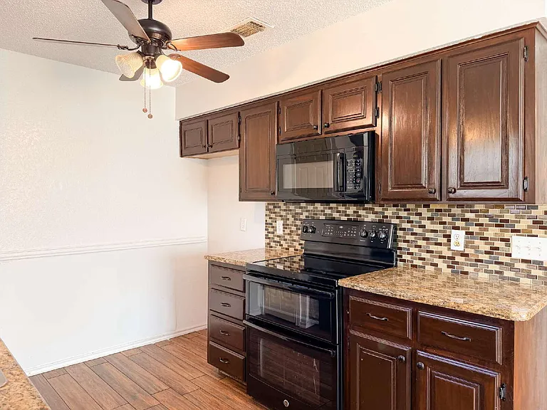 701 Daniels Dr — Photo 11