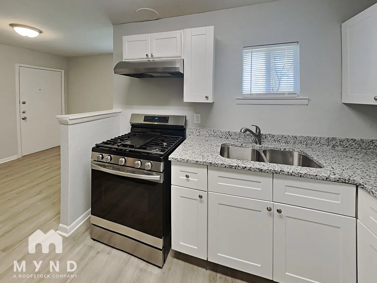 3 bed, 1.0 bath, 1065 sqft, $1,895 — Photo 3