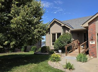 611 Diamond Ln, Papillion, NE 68133