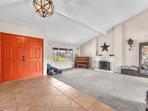 5th image of 322 Esquina Dr