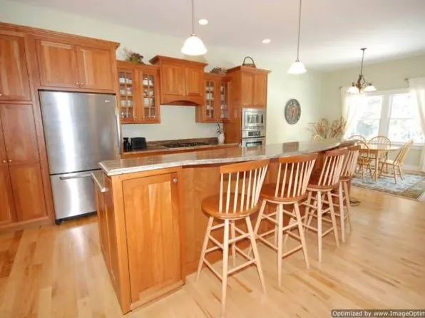 3 Lindenwood Ln, Falmouth, ME 04105