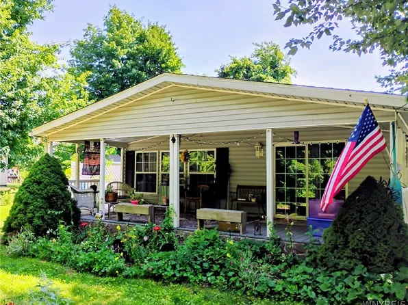 1407 Breeze Way #E, Appleton, NY 14008