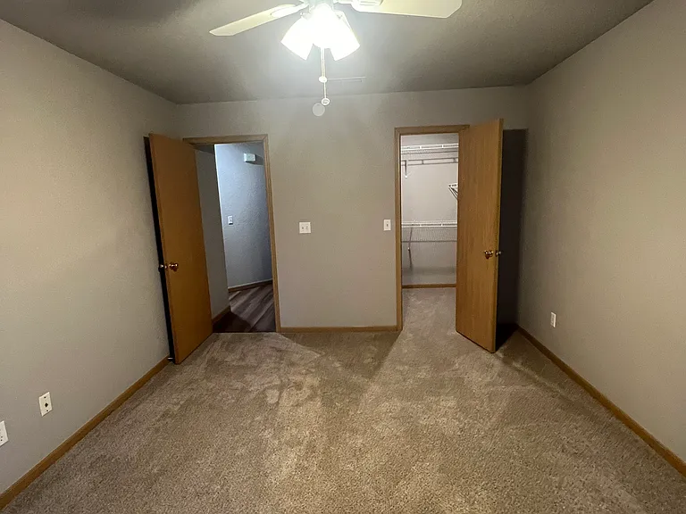 1370 N Tradition Ave — Photo 17