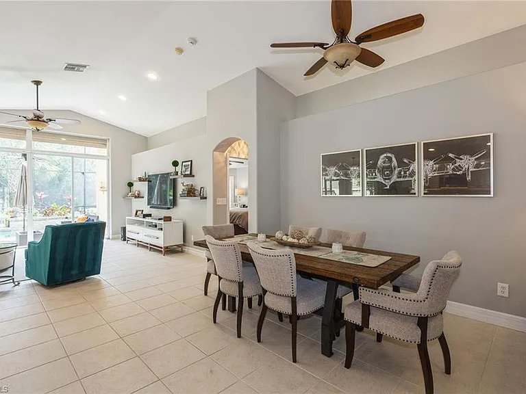 2438 Butterfly Palm Dr — Photo 5