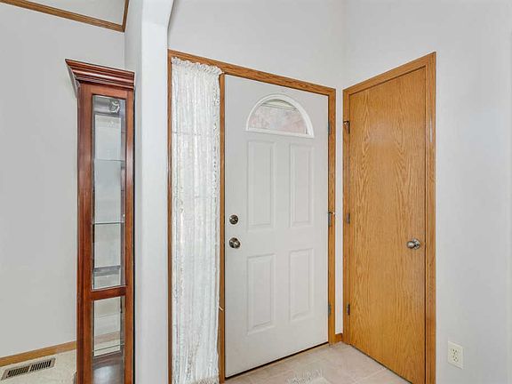 5th image of 1029 N Bel Arbor Cir