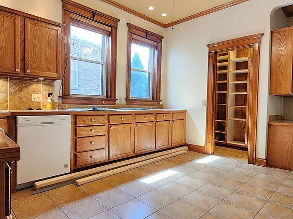 4th image of 2716 N Troy St #1