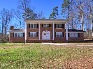 5006 Forest Oaks Dr, Greensboro, NC 27406