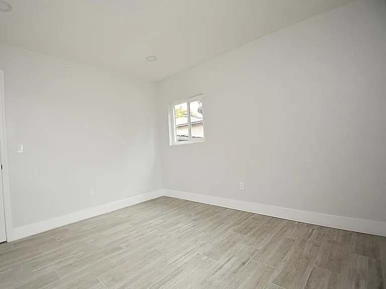 3445 Newton Ave — Photo 15
