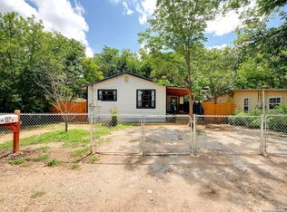 1311 Avenue E, Hondo, TX 78861