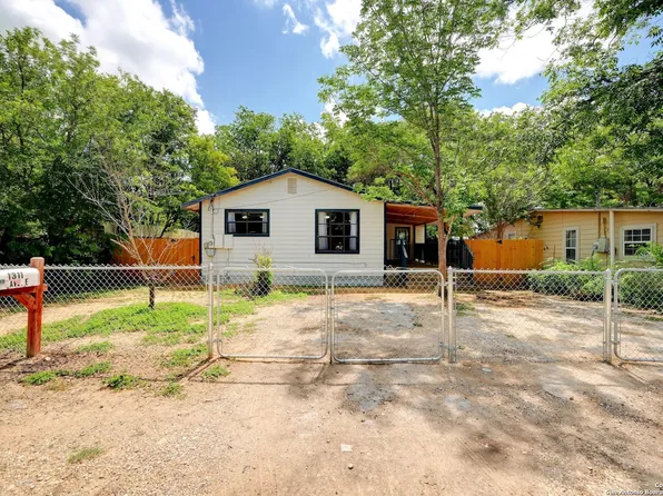 1311 AVENUE E, Hondo, TX 78861