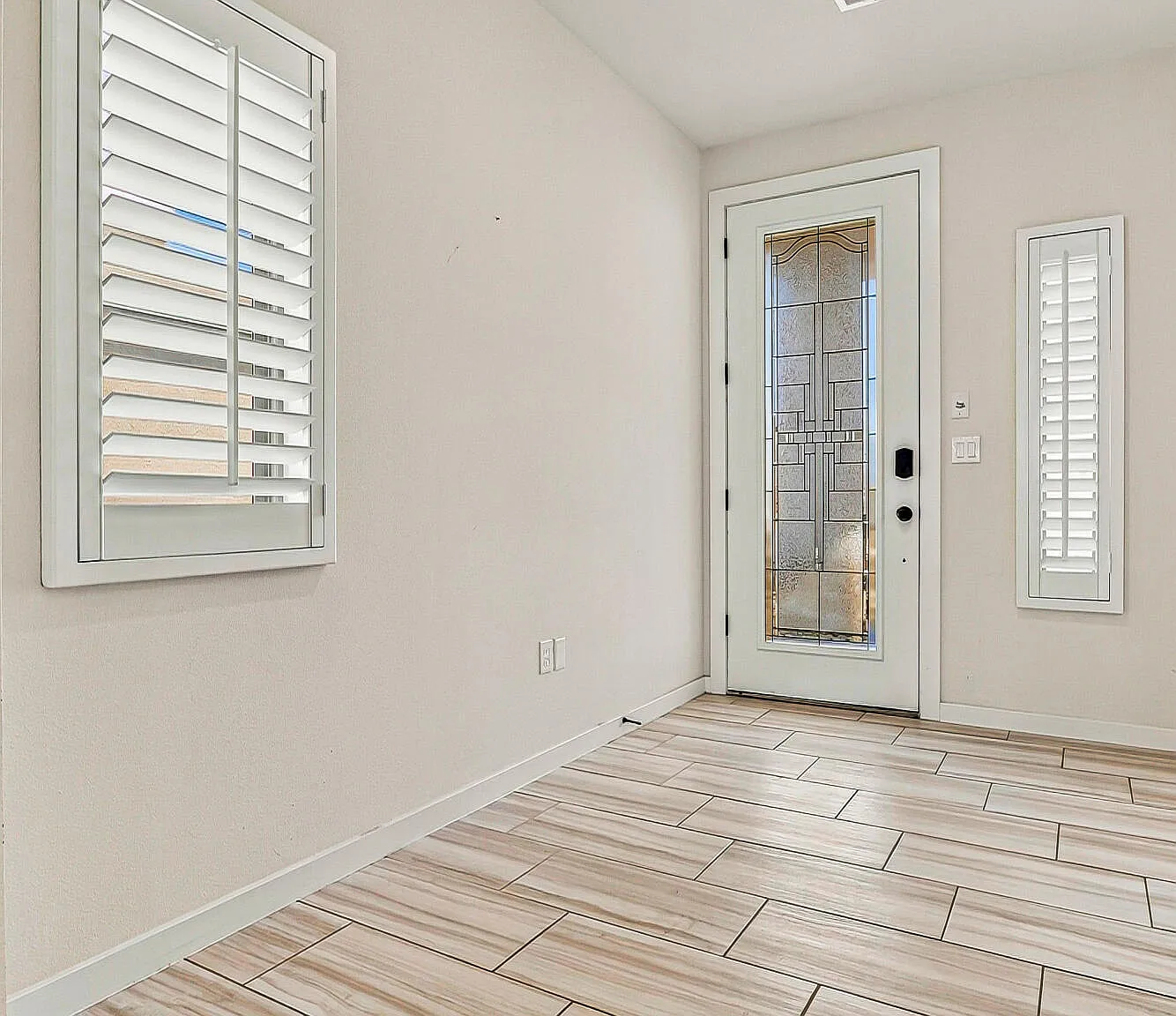4 bed, 2.5 bath, 2296 sqft, $2,400 — Photo 4