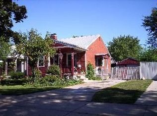 18933 Roscommon St, Harper Woods, MI 48225