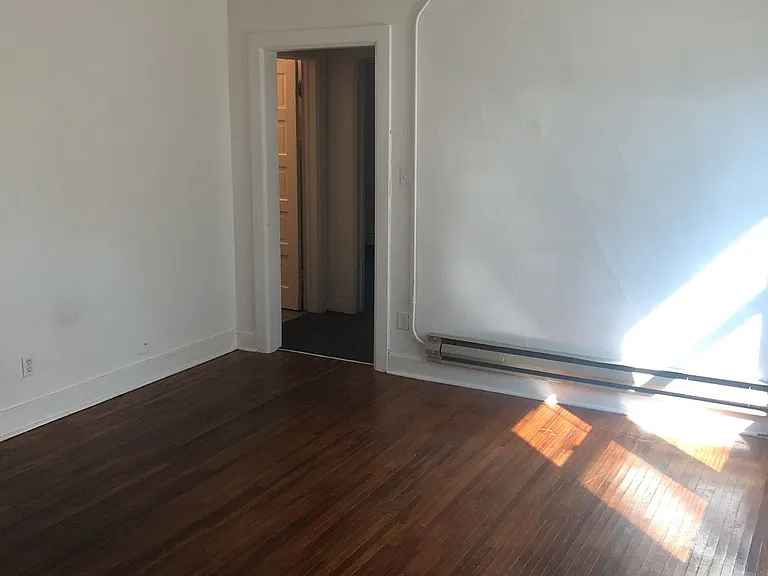 405 NE Oak St — Photo 7