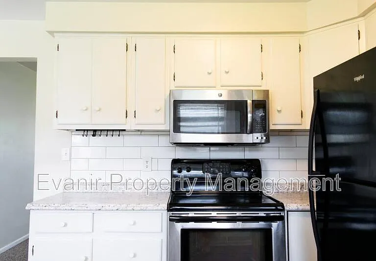 790 Branford Rd — Photo 24