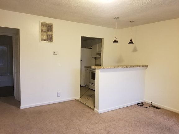 4th image of 251 Hedgewood Ct