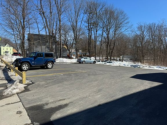 4th image of 158 Pleasant St #2-7