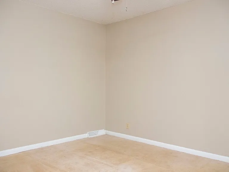 809 Bishop Cir — Photo 20