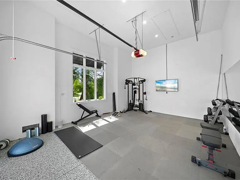 3123 Crayton Rd — Photo 40