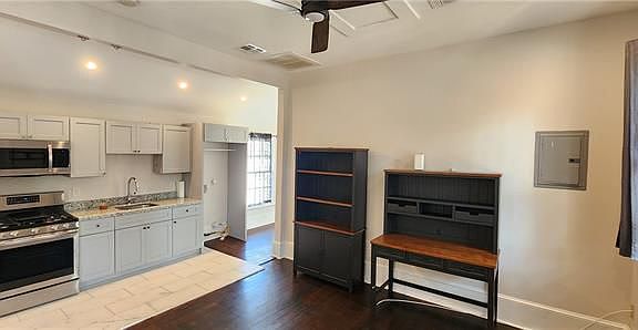 4th image of 3435 Carondelet St APT 2B