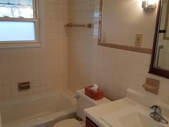 2nd image of 905 High St