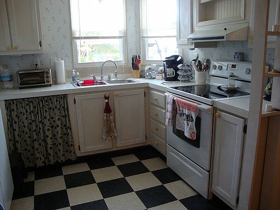 2nd image of 3124 Hickory Tree Ln #234