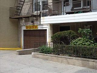 4th image of 3044 29th St APT 6R