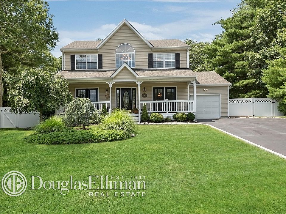 1st image of 8 Greentree Dr