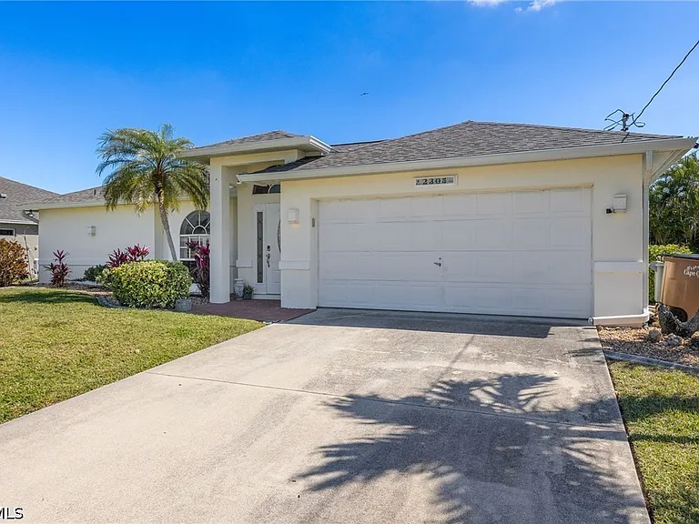 2305 SW 19th Pl — Photo 2