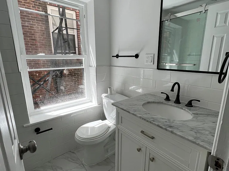 252 S 10th St #2R — Photo 8