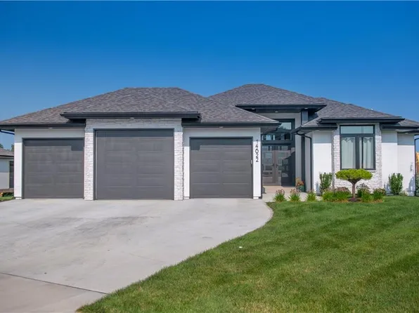 14622 Thousand Oaks Pl, Parkville, MO 64152