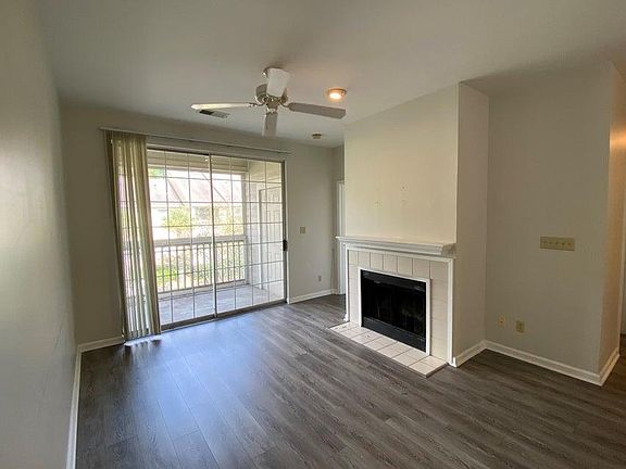 3rd image of 1600 Long Grove Dr Unit 923