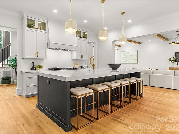 5th image of 4142 Pineview Rd