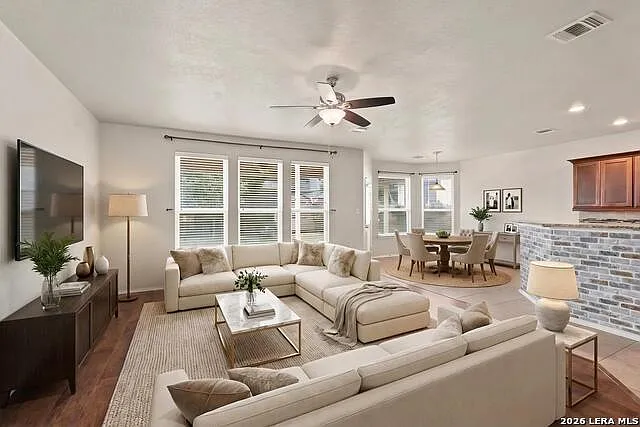 5 bed, 3.0 bath, 3036 sqft, $2,300 — Photo 4