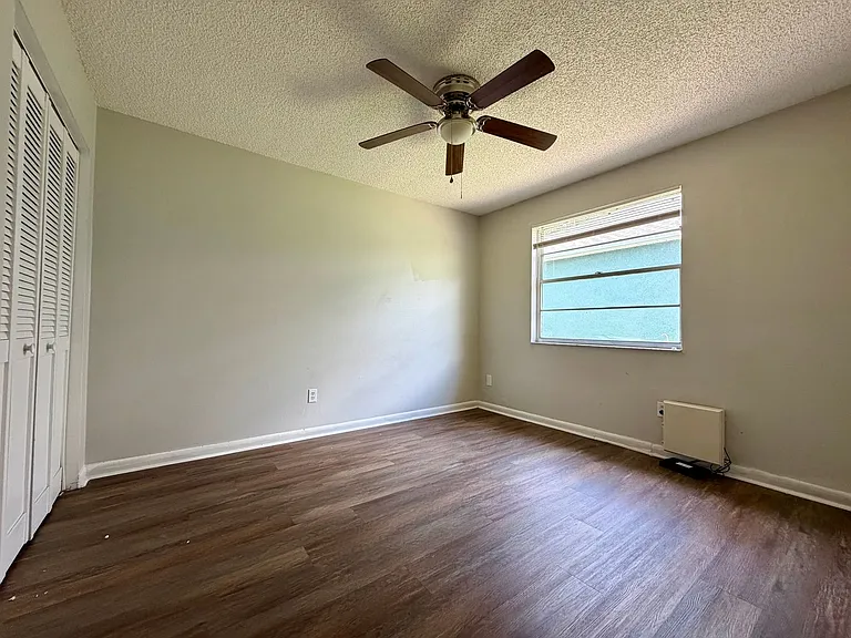 457 Kansas Ave — Photo 10