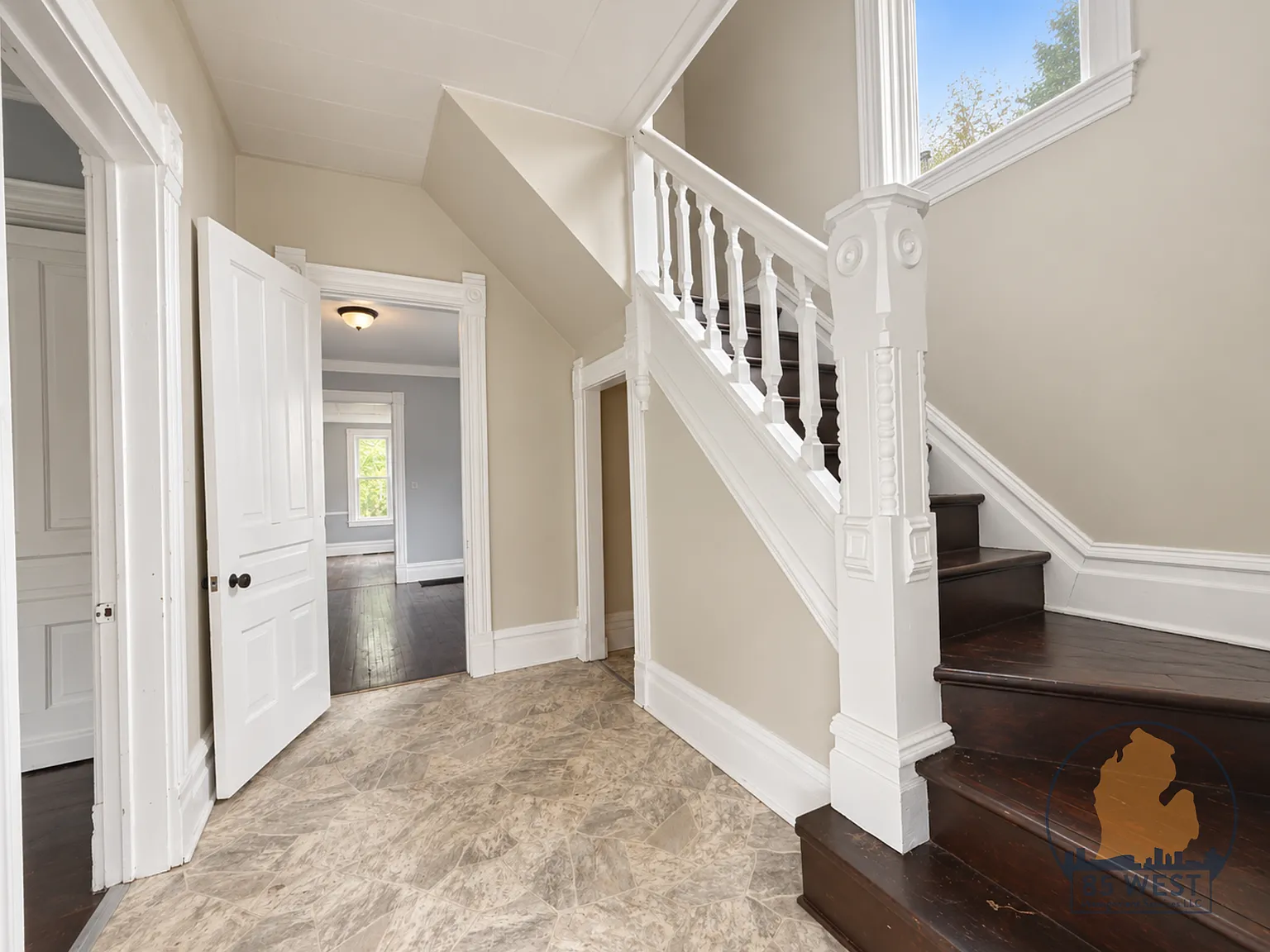5 bed, 1362 sqft, $2,200 — Photo 2