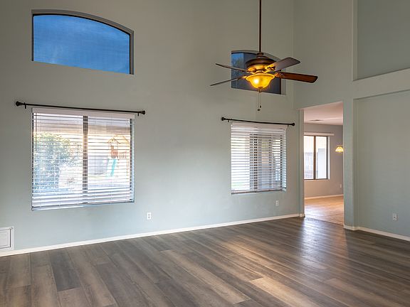 4th image of 13637 S 47th St