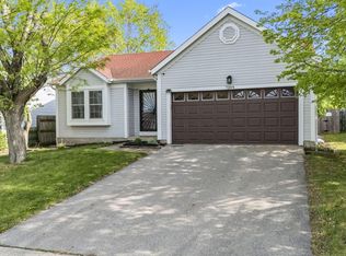 7394 Harbour Town Dr, Pickerington, OH 43147