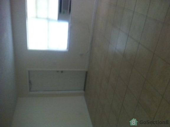 5th image of 900 NE 14th St APT 15