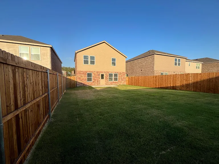 818 Poppy Cove Ln — Photo 17