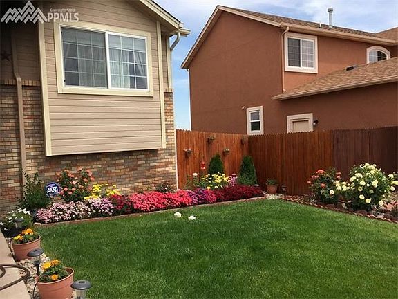 Beautiful landscaping in front and back. All perennials, so they will come back every year!!