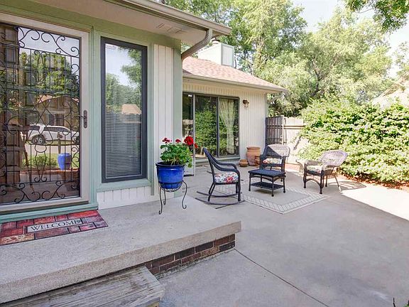 2nd image of 2203 N Bromfield Cir