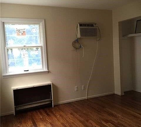 5th image of 13 Briaroot Dr
